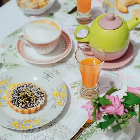 La Finestra Sul Campanile Bed & Breakfast Montecosaro (Marche)